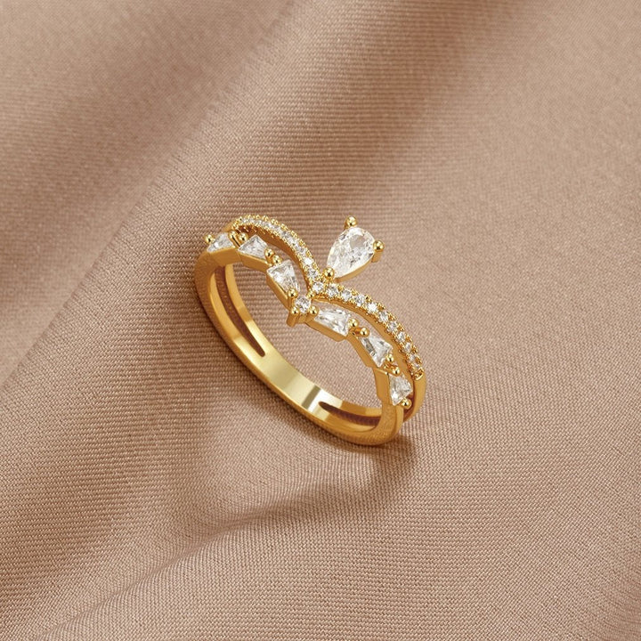 Livia | Elegant Crystal Ring