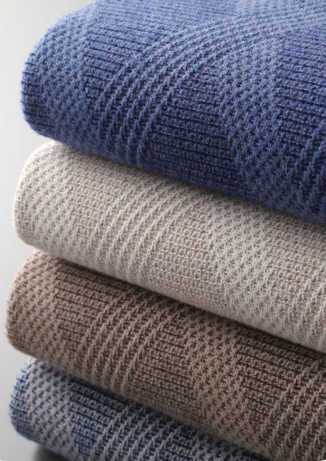 Merino Wool Refined Two-Tone Pattern Mockneck