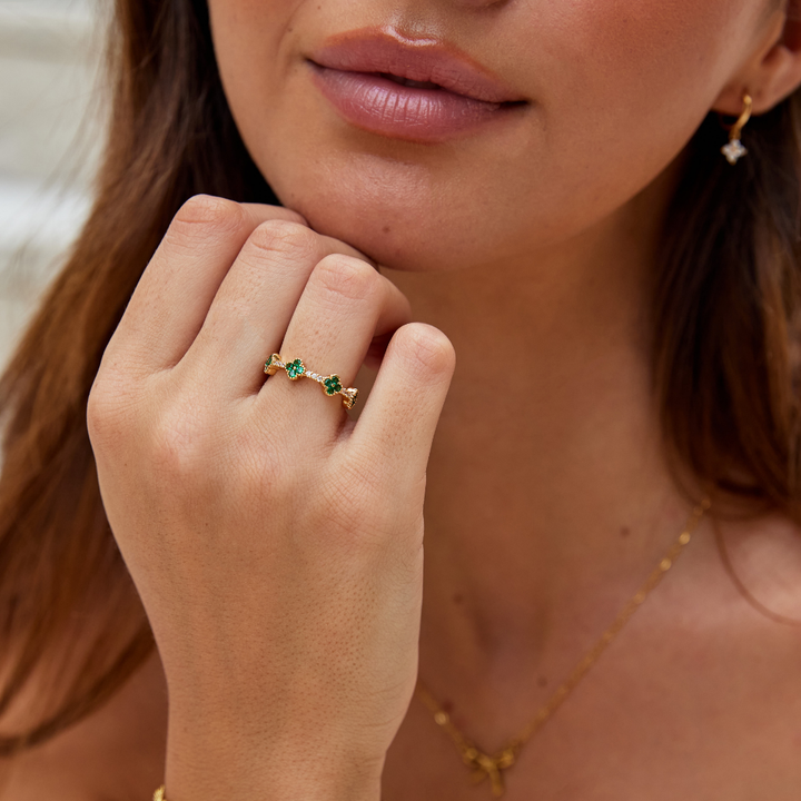 Lucky clover ring with crystals