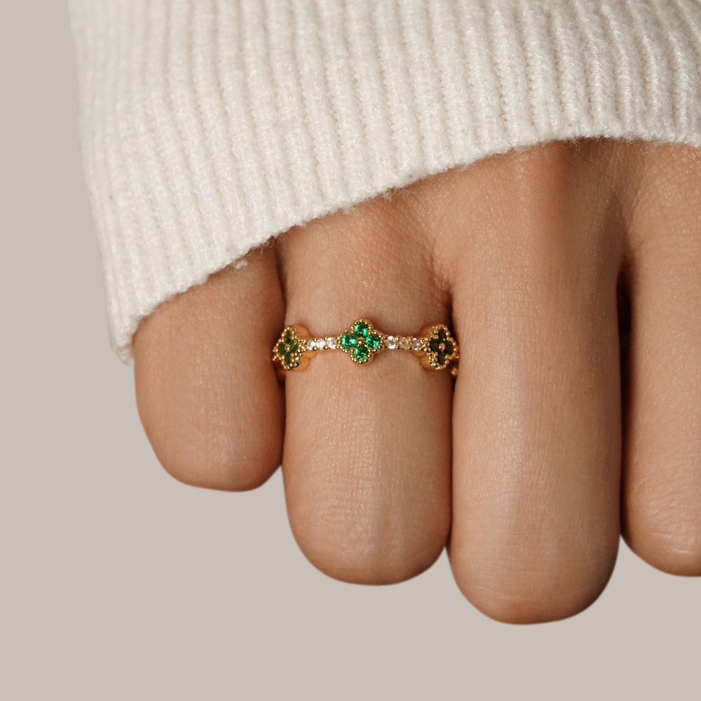 Lucky clover ring with crystals