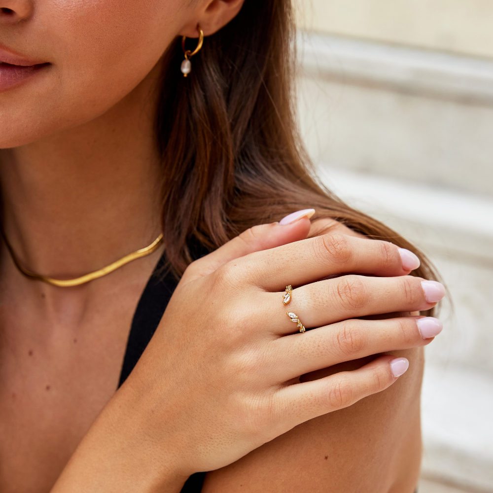Peace – Crystal Gold Wine Ring