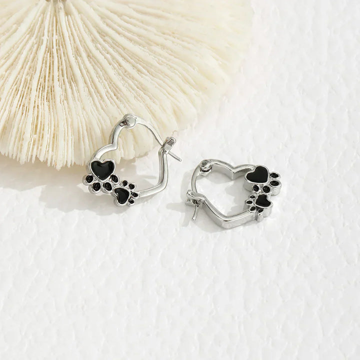 Huggie earrings with a heart and black enamel