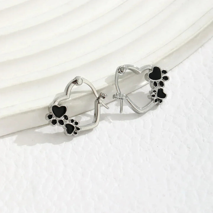 Huggie earrings with a heart and black enamel