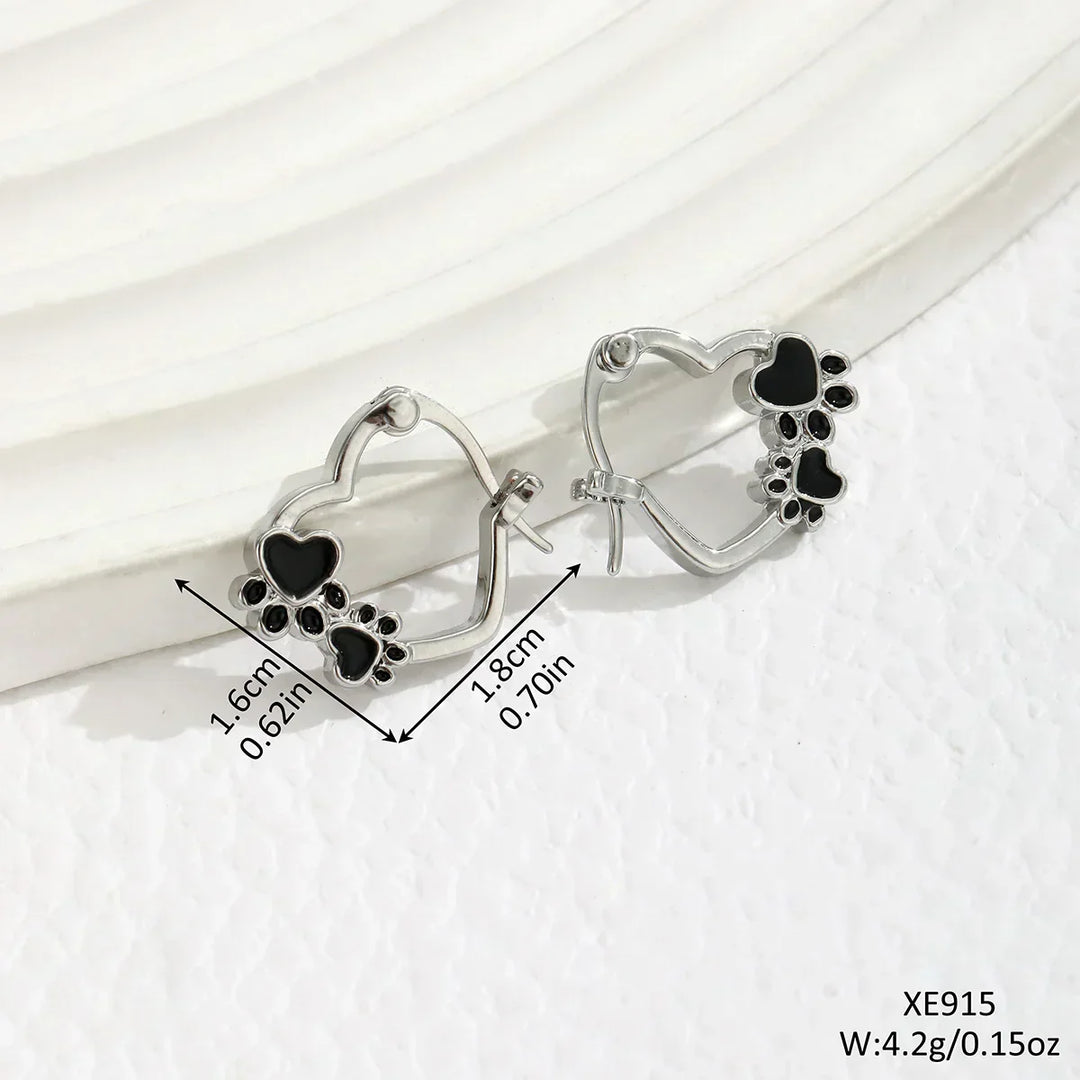 Huggie earrings with a heart and black enamel