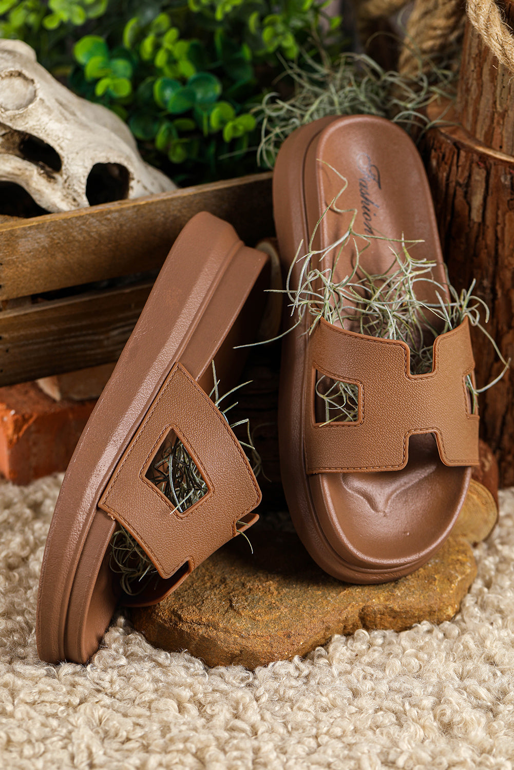 Quinny | Faux Leather Slides