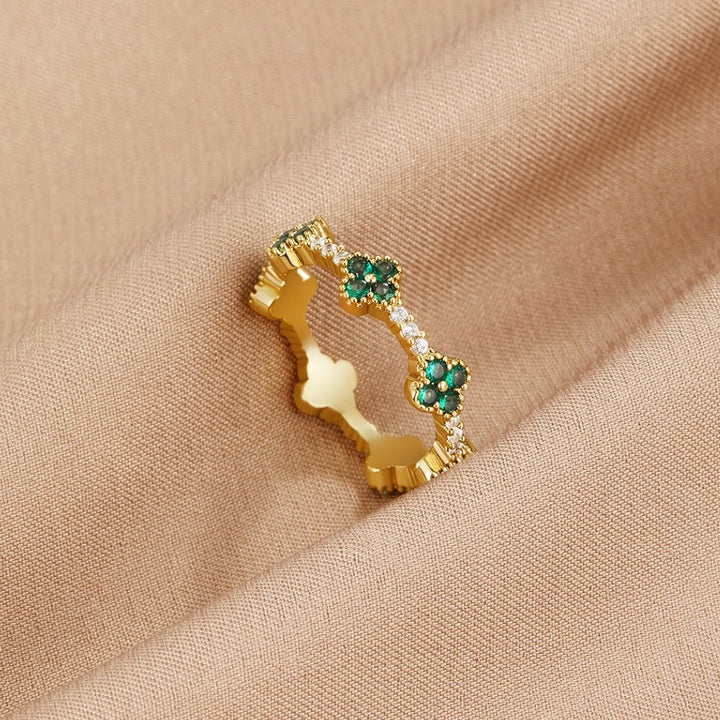 Lucky clover ring with crystals