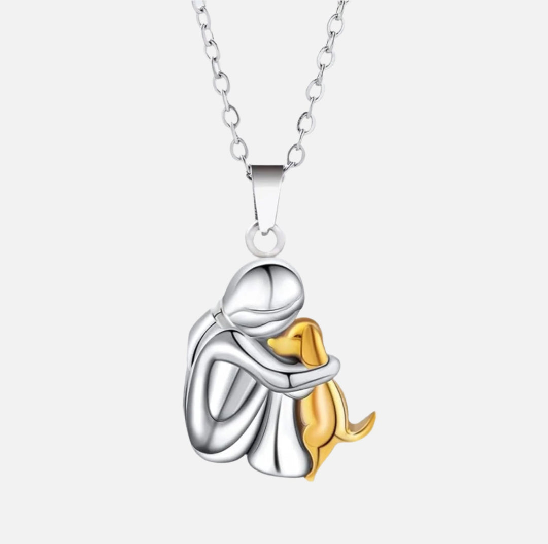 Hug pendant necklace