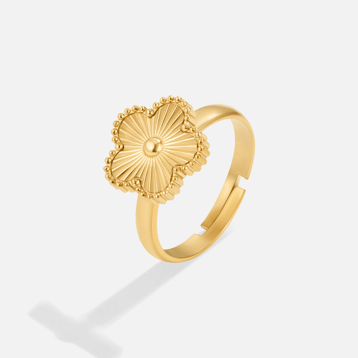 Gold clover ring