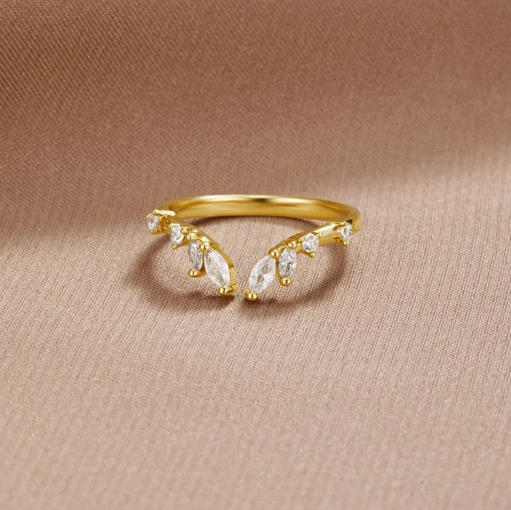 Peace – Crystal Gold Wine Ring