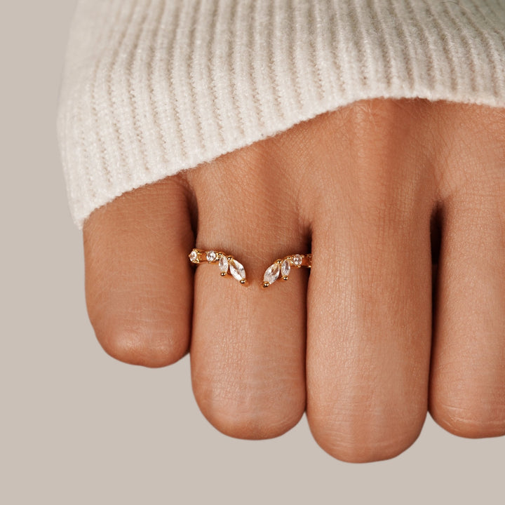 Peace – Crystal Gold Wine Ring