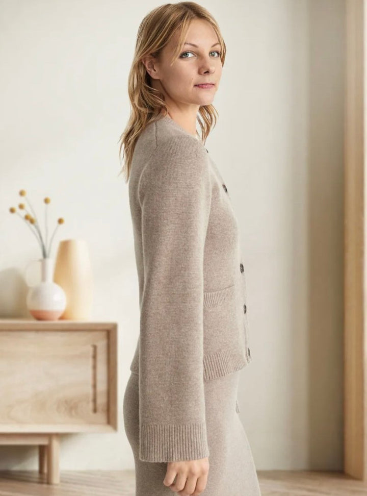 Isabella | Button-Up Cardigan with Elegant Cut