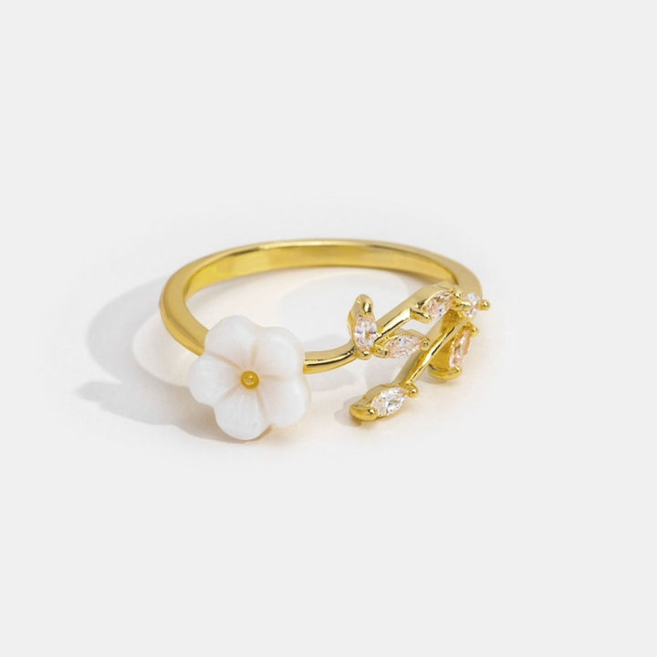 Aurelia – White Flower Ring